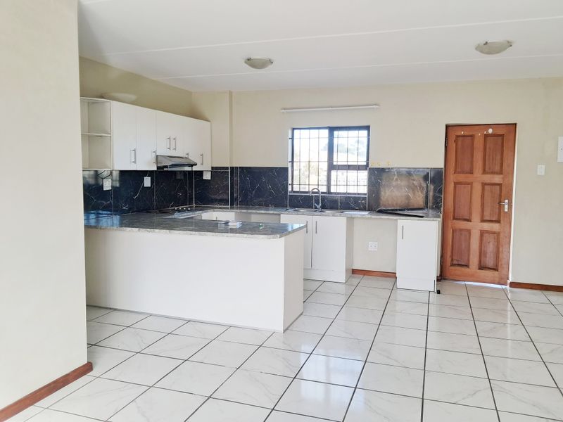 PARSONSVLEI 2 BED 1 BATH HOUSE WITH PARKING FOR RENT - Photo 2