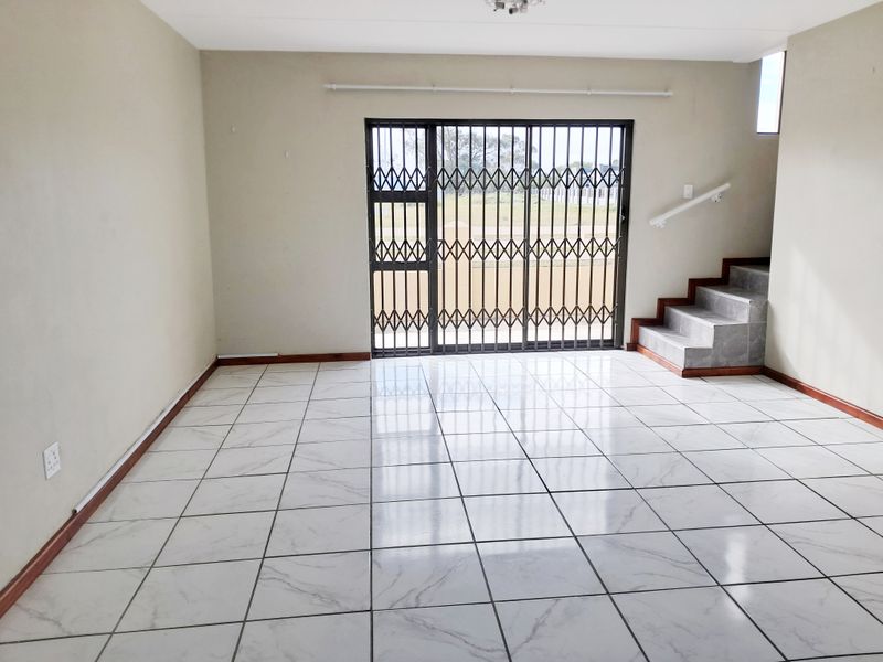 PARSONSVLEI 2 BED 1 BATH HOUSE WITH PARKING FOR RENT - Photo 3