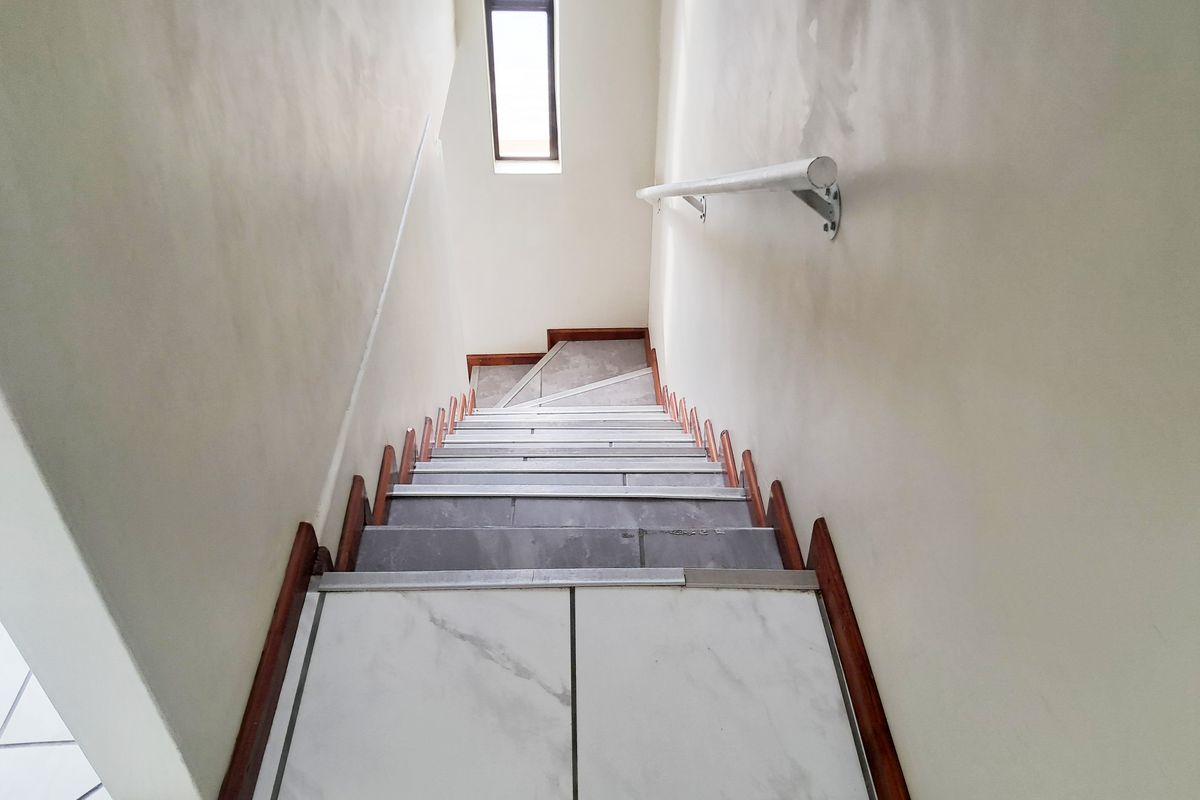 PARSONSVLEI 2 BED 1 BATH HOUSE WITH PARKING FOR RENT - Photo 4