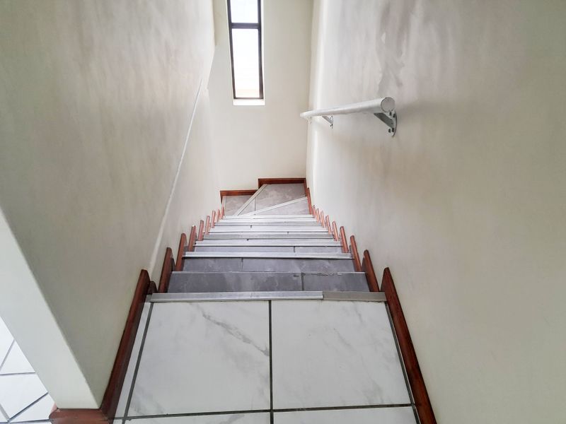 PARSONSVLEI 2 BED 1 BATH HOUSE WITH PARKING FOR RENT - Photo 4