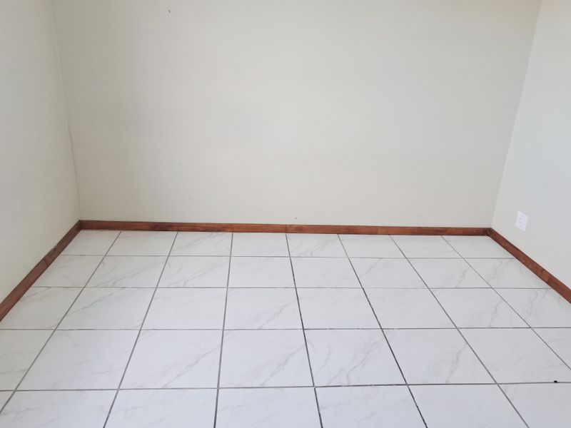 PARSONSVLEI 2 BED 1 BATH HOUSE WITH PARKING FOR RENT - Photo 10