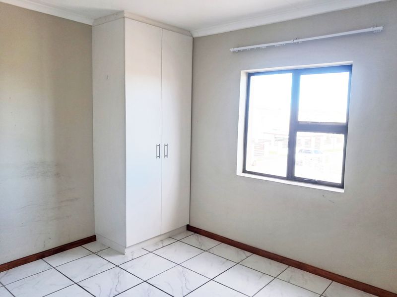 PARSONSVLEI 2 BED 1 BATH HOUSE WITH PARKING FOR RENT - Photo 9