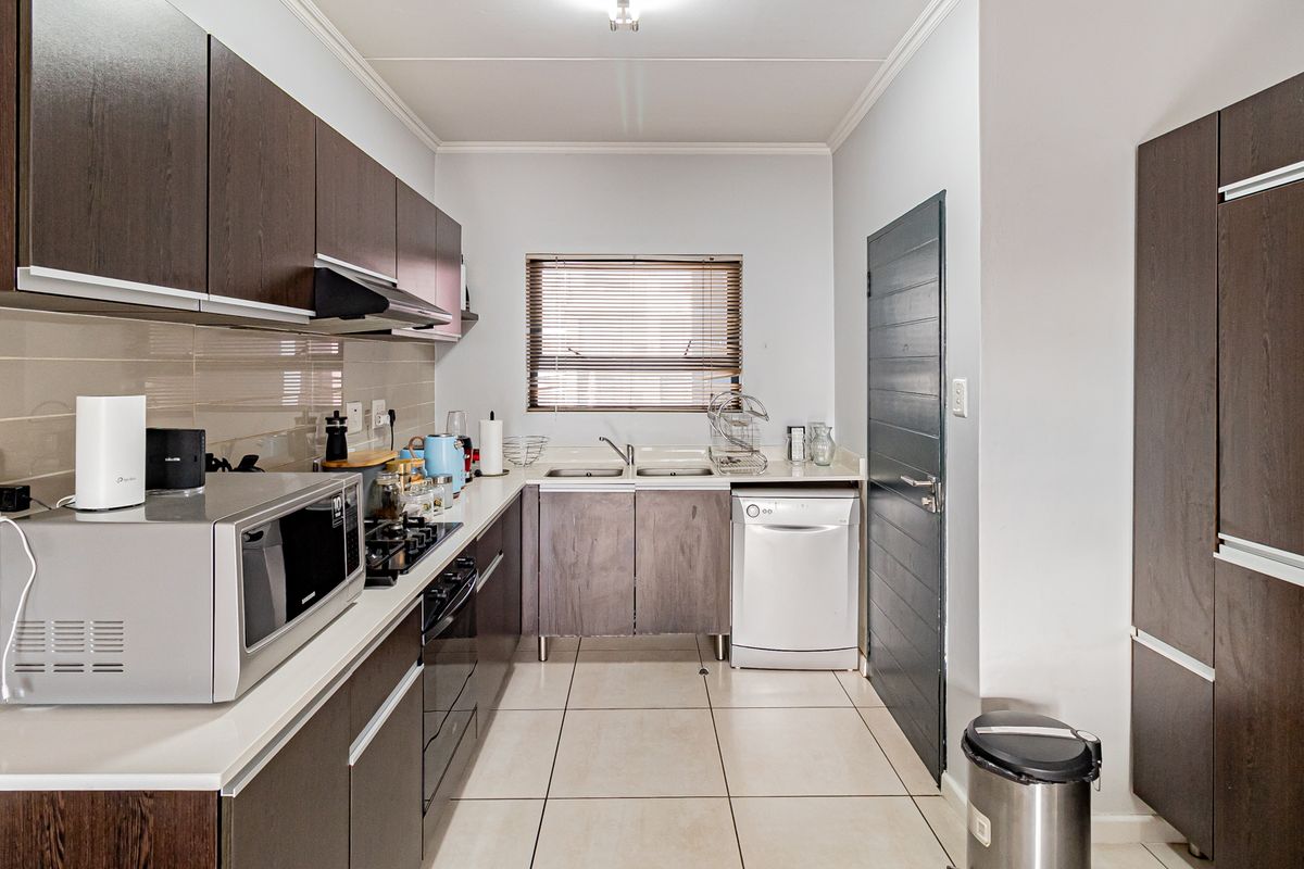 Modern 2-Bed, 2-Bath Apartment for Sale in The William - Tenanted until May 2026 - Photo 4