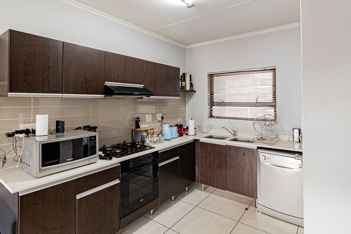 Modern 2-Bed, 2-Bath Apartment for Sale in The William - Tenanted until May 2026 - Photo 5