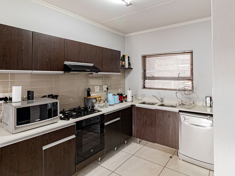 Modern 2-Bed, 2-Bath Apartment for Sale in The William - Tenanted until May 2026 - Photo 5