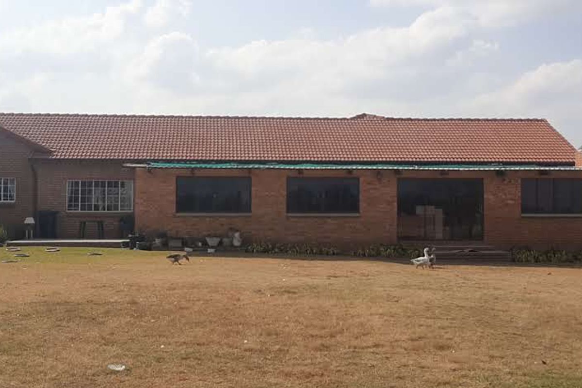 Huge walled  Smallholding! - Photo 2