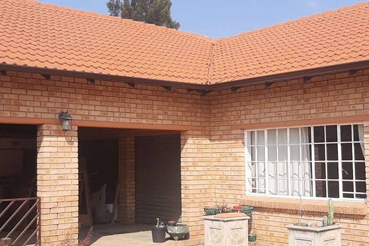 Huge walled  Smallholding! - Photo 3