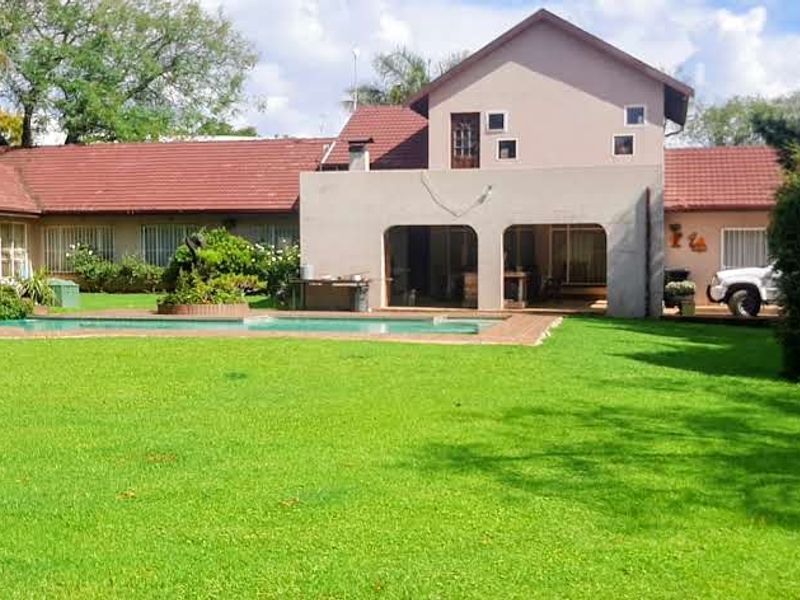 Tranquil Green Escape on Expansive Golden Land! - Photo 2