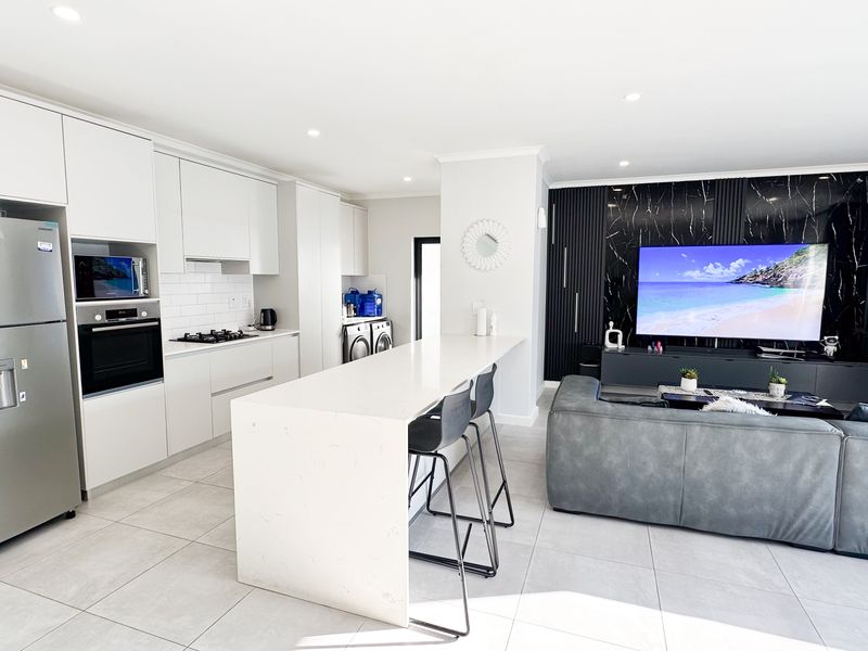 Modern Elegance and Effortless Family Living in Sandown - Exclusive Sole Mandate - Photo 8