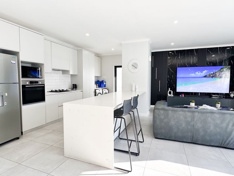 Modern Elegance and Effortless Family Living in Sandown - Exclusive Sole Mandate - Photo 6