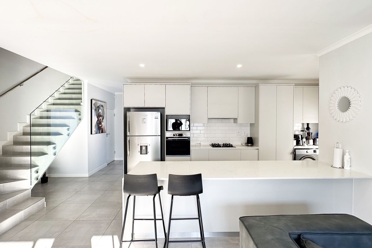 Modern Elegance and Effortless Family Living in Sandown - Exclusive Sole Mandate - Photo 5