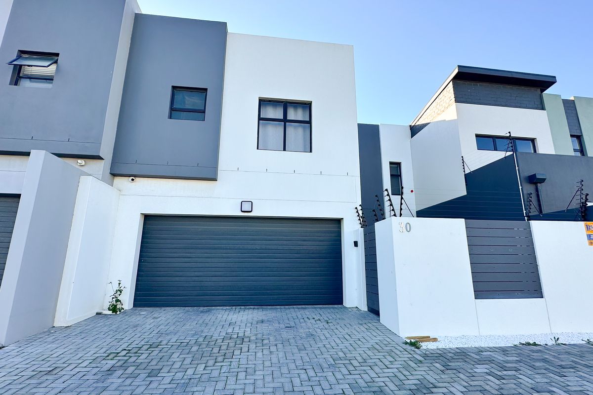 Modern Elegance and Effortless Family Living in Sandown - Exclusive Sole Mandate - Photo 3