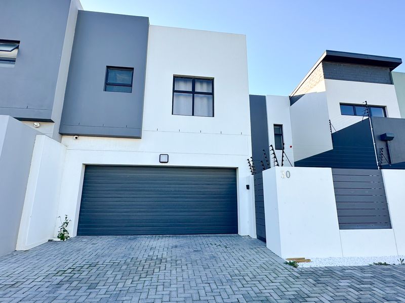 Modern Elegance and Effortless Family Living in Sandown - Exclusive Sole Mandate - Photo 3