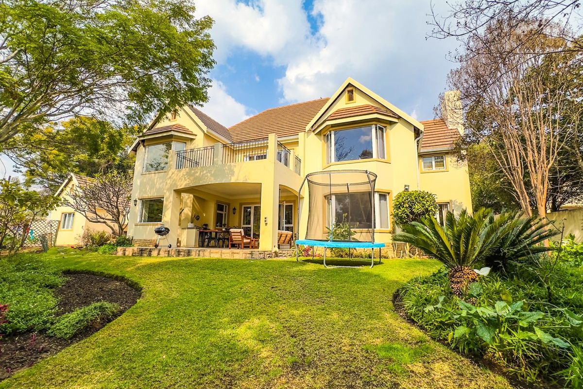 Elegant 3-Bedroom Home with Separate Flatlet, Staff Quarters & Garden Oasis in Bryanston - Photo 2