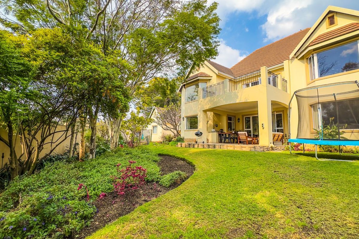 Elegant 3-Bedroom Home with Separate Flatlet, Staff Quarters & Garden Oasis in Bryanston - Photo 3
