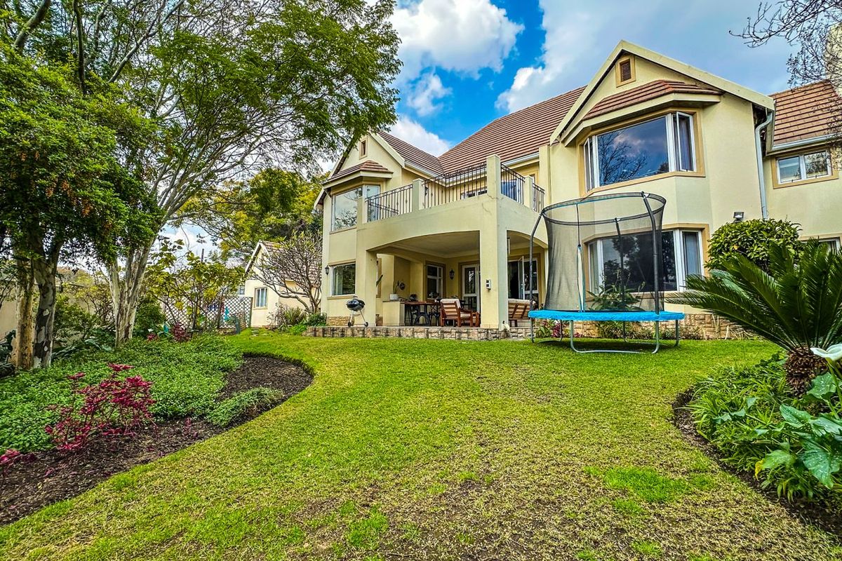 Elegant 3-Bedroom Home with Separate Flatlet, Staff Quarters & Garden Oasis in Bryanston - Photo 4