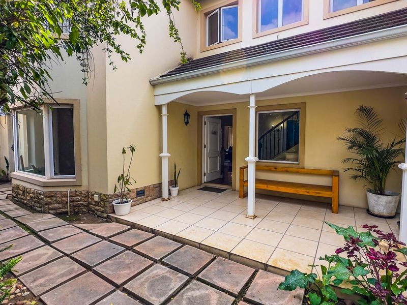 Elegant 3-Bedroom Home with Separate Flatlet, Staff Quarters & Garden Oasis in Bryanston - Photo 7