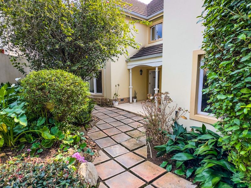 Elegant 3-Bedroom Home with Separate Flatlet, Staff Quarters & Garden Oasis in Bryanston - Photo 6