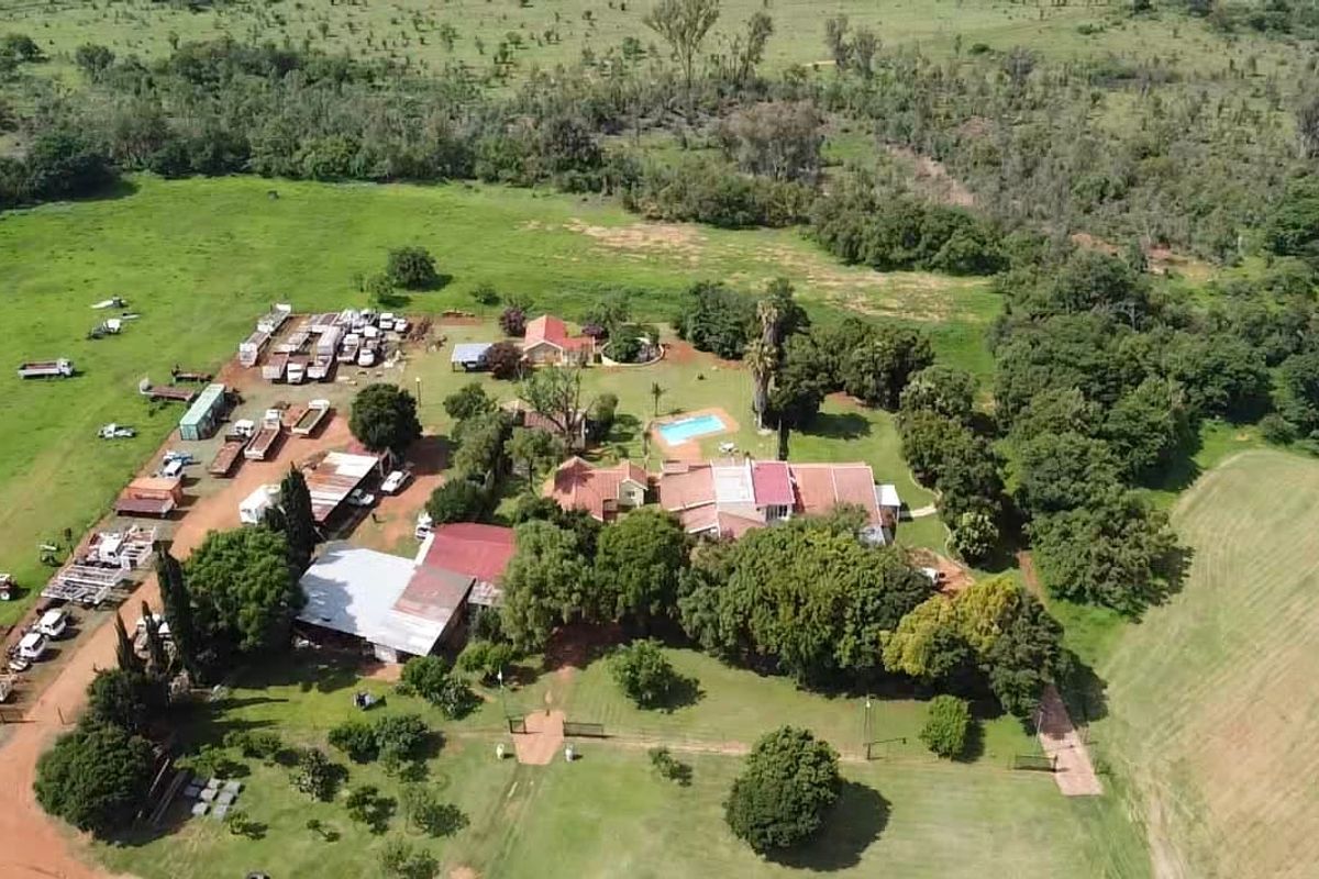 Versatile working farm at the foothills of the Magalies mountains - Photo 5