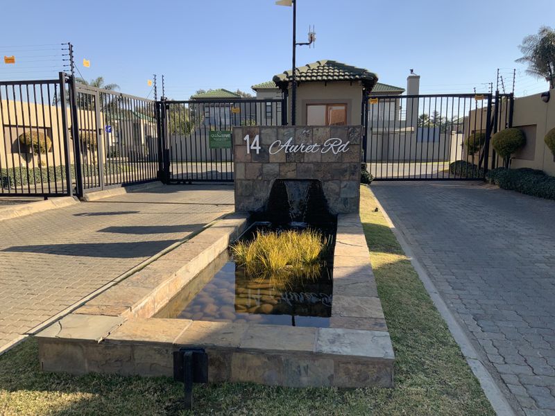 Urgent sale... exclusive property. - Photo 9