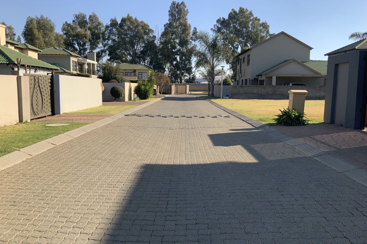 Urgent sale... exclusive property. - Photo 5