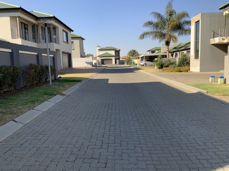 Urgent sale... exclusive property. - Photo 6