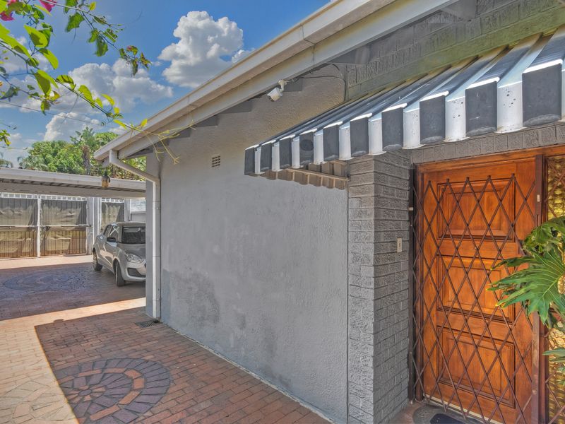 Solid family home in prime location - Photo 2