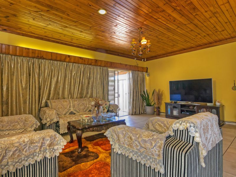 Solid family home in prime location - Photo 6