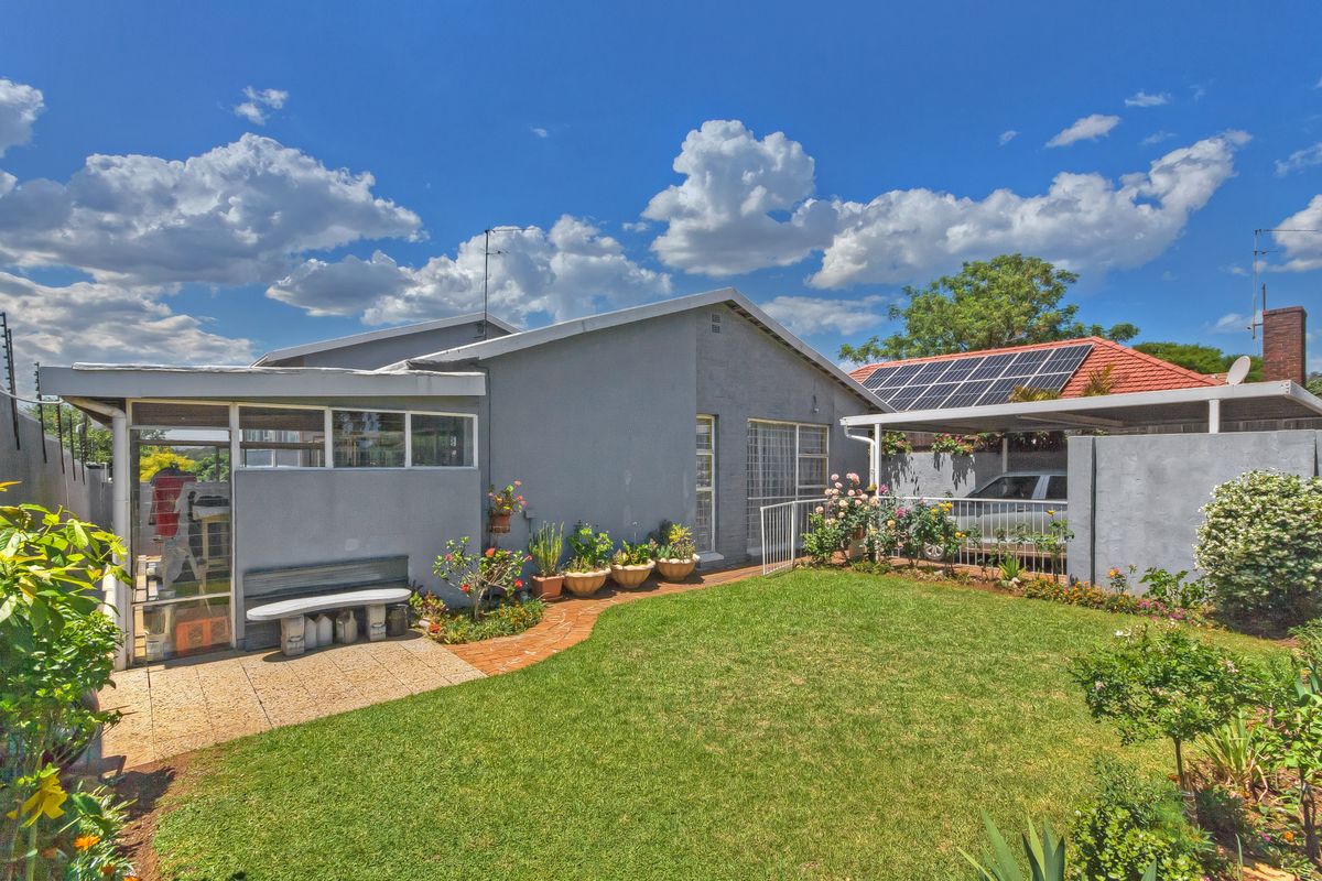 Solid family home in prime location - Photo 3