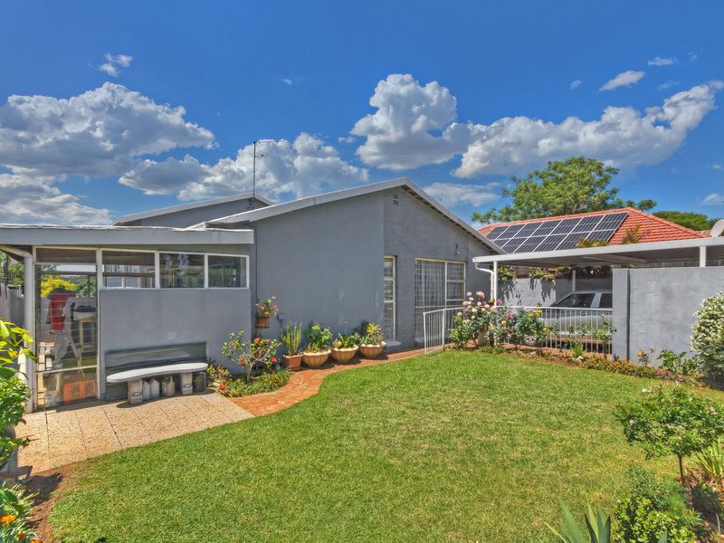 Solid family home in prime location - Photo 3