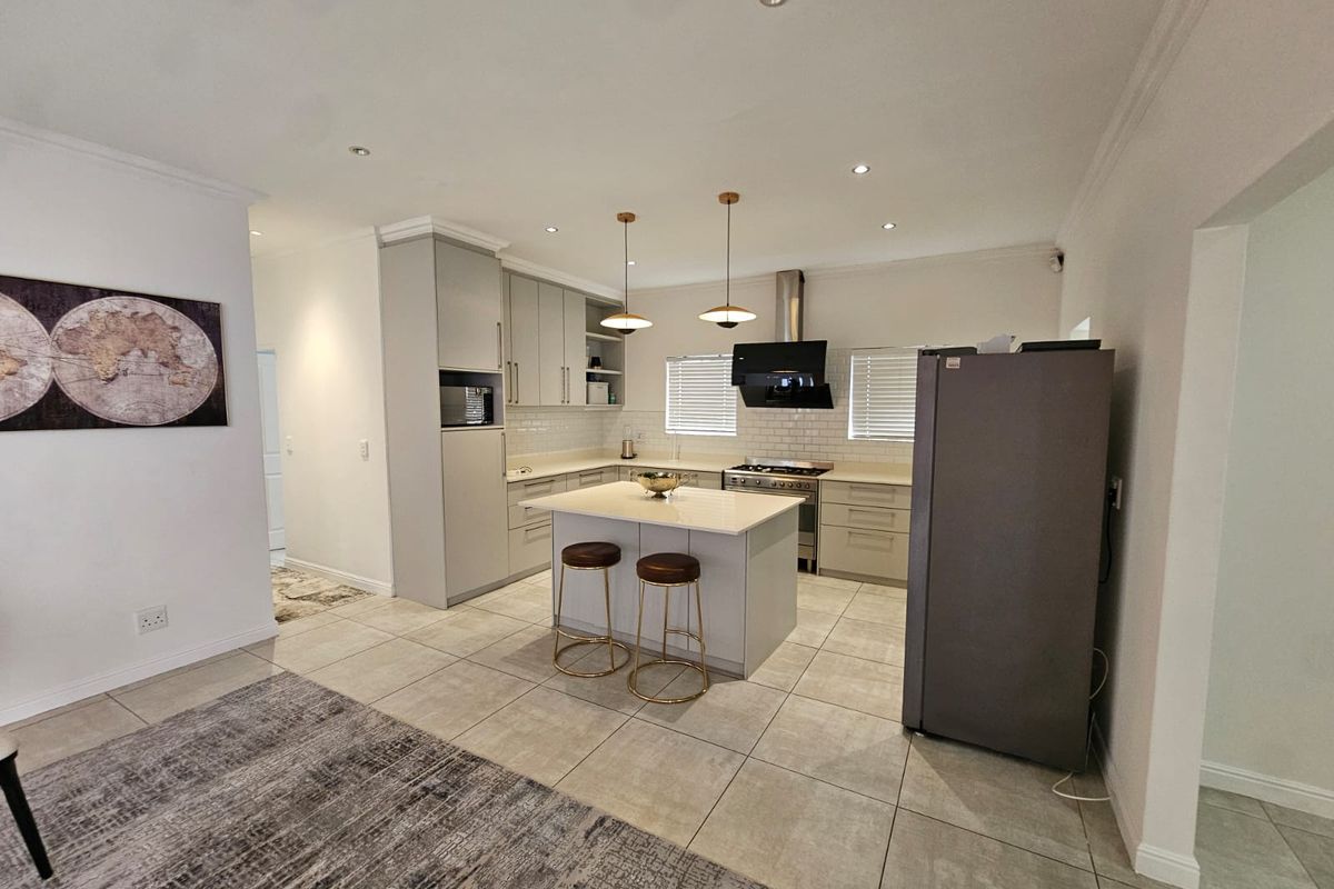 Spacious modern 3 bedroom house for rent - Photo 2