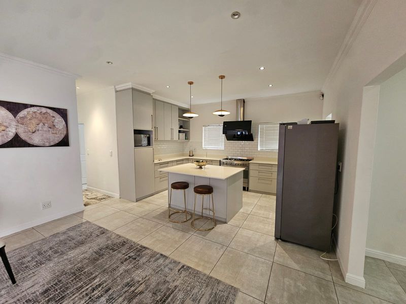 Spacious modern 3 bedroom house for rent - Photo 2