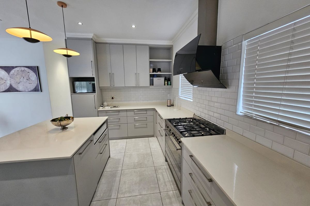 Spacious modern 3 bedroom house for rent - Photo 3