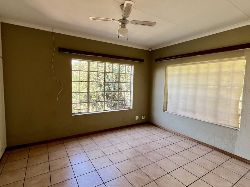 Stylish 3-Bedroom Home in Secure Estate - Photo 10