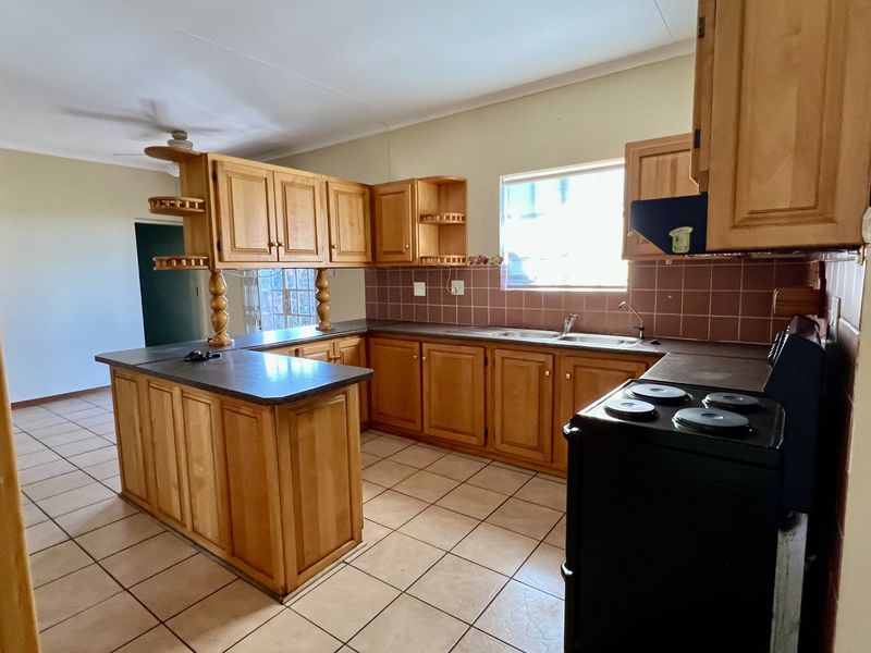 Stylish 3-Bedroom Home in Secure Estate - Photo 6