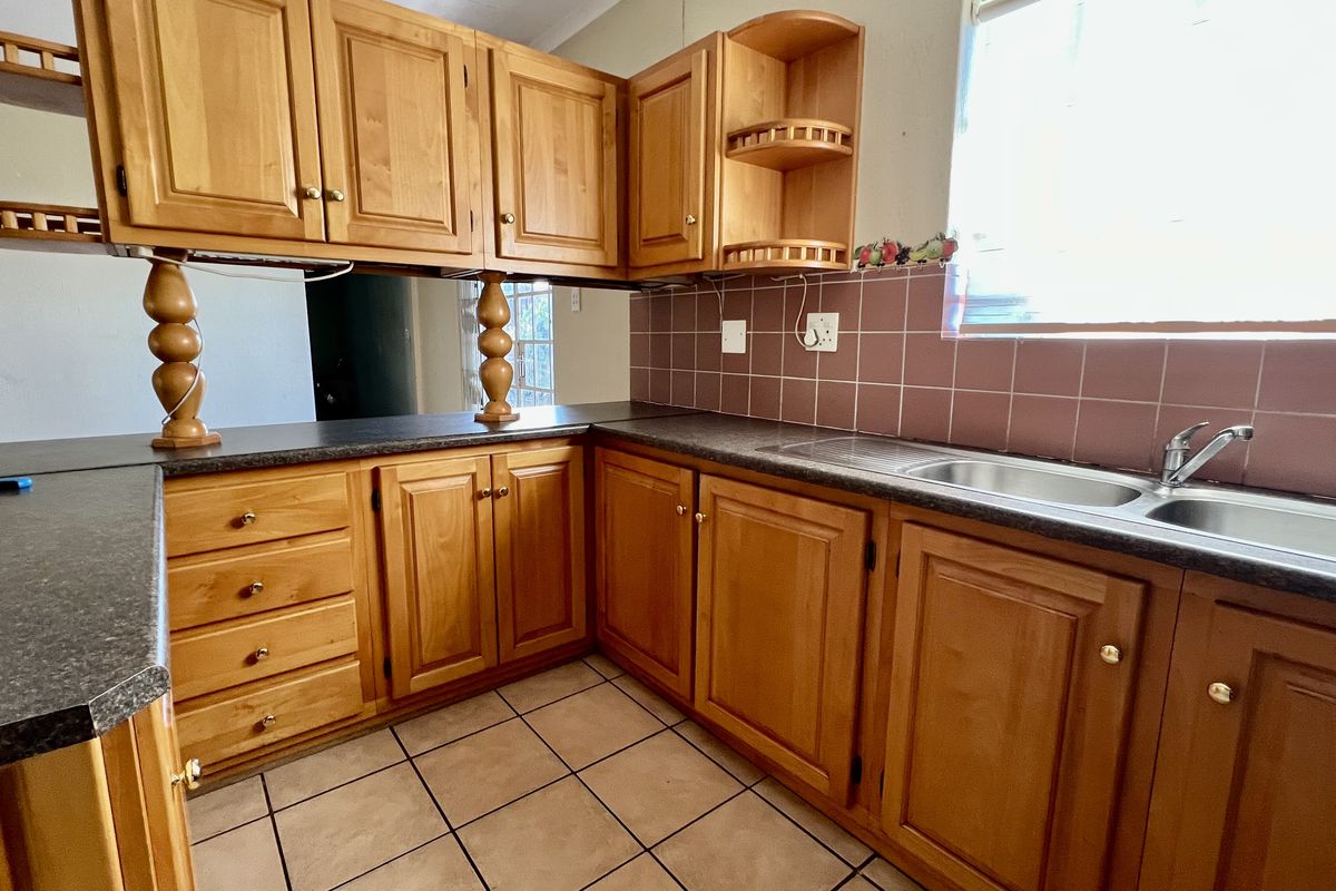 Stylish 3-Bedroom Home in Secure Estate - Photo 5