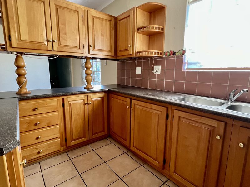 Stylish 3-Bedroom Home in Secure Estate - Photo 5