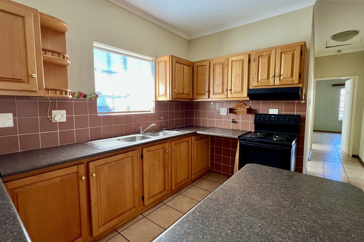 Stylish 3-Bedroom Home in Secure Estate - Photo 4