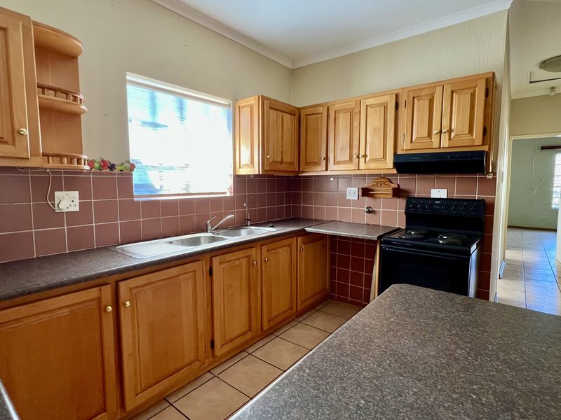 Stylish 3-Bedroom Home in Secure Estate - Photo 4