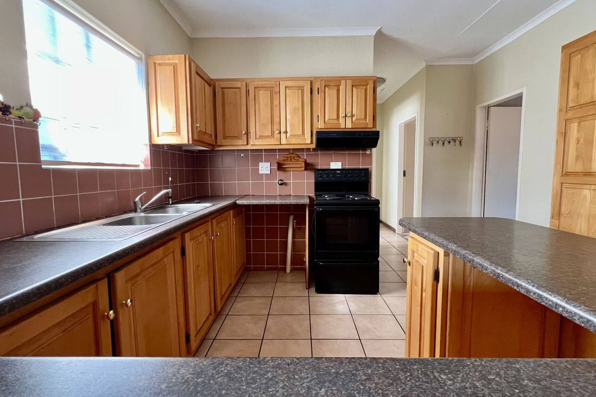 Stylish 3-Bedroom Home in Secure Estate - Photo 3