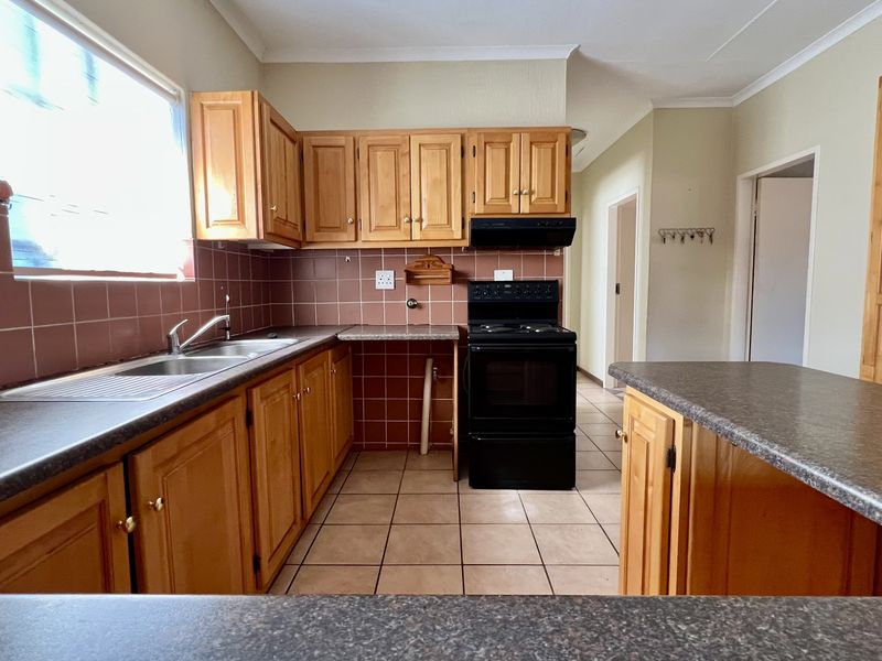 Stylish 3-Bedroom Home in Secure Estate - Photo 3