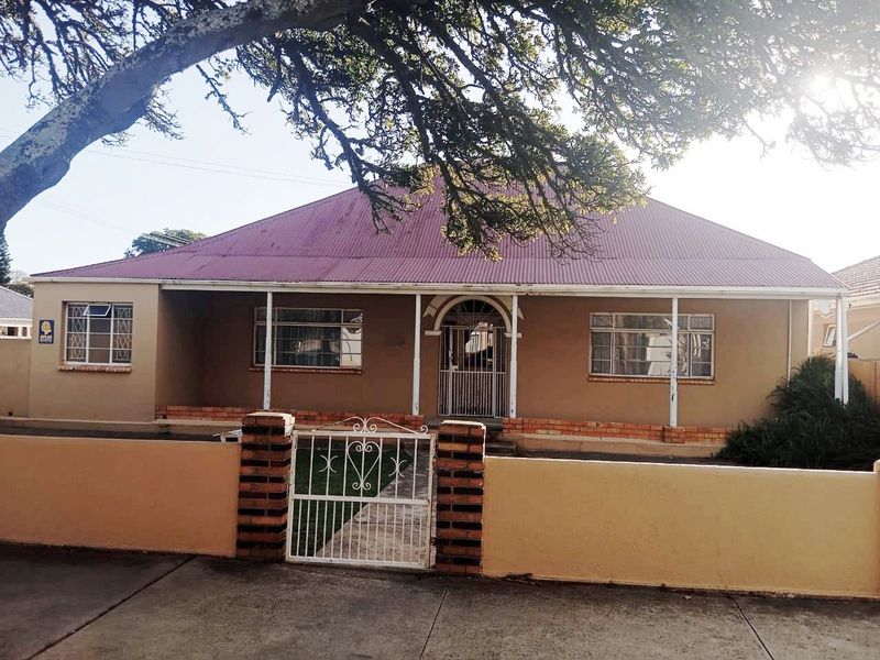 NEWTON PARK 3 BED 1.5 BATH HOUSE FOR RENT - Photo 1