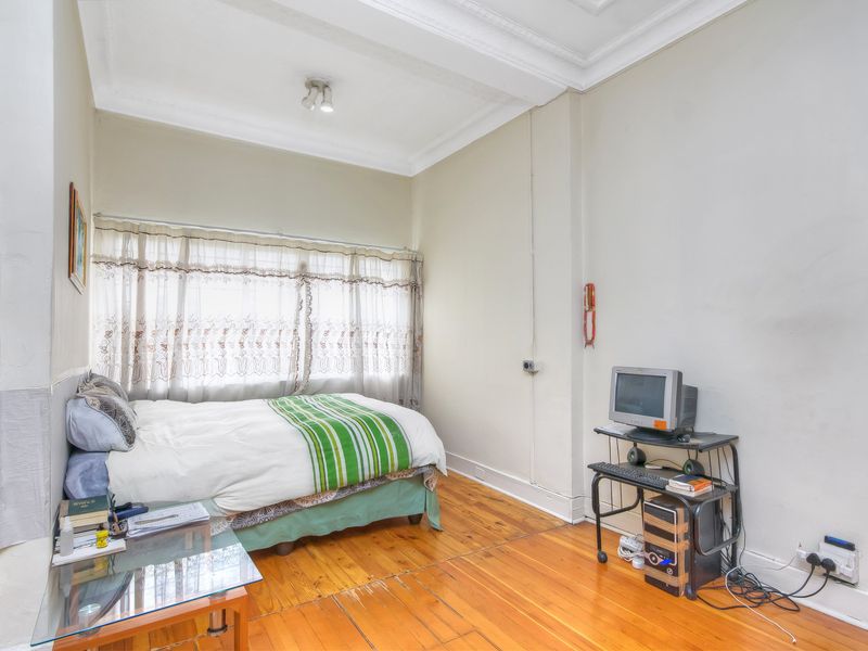 URGENT SELLER RELOCATING.  WELL APPOINTED FAMILY HOME WITH FULLY CONTAINTED COTTAGE . - Photo 10