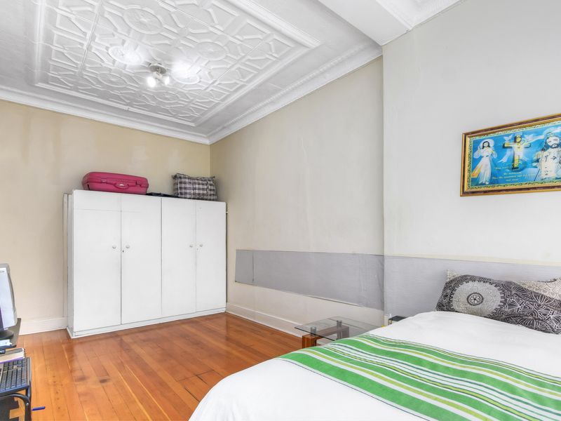 URGENT SELLER RELOCATING.  WELL APPOINTED FAMILY HOME WITH FULLY CONTAINTED COTTAGE . - Photo 9