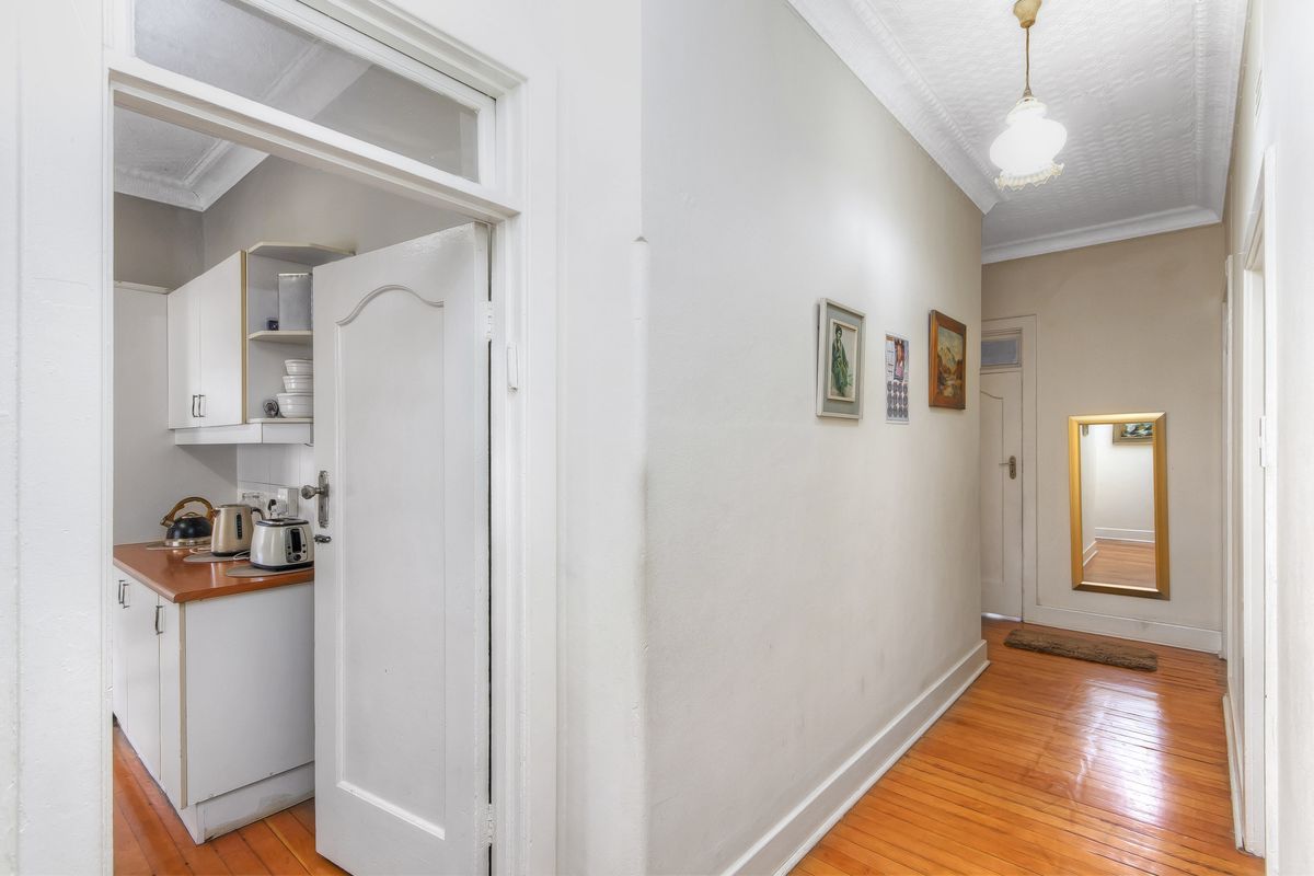 URGENT SELLER RELOCATING.  WELL APPOINTED FAMILY HOME WITH FULLY CONTAINTED COTTAGE . - Photo 5