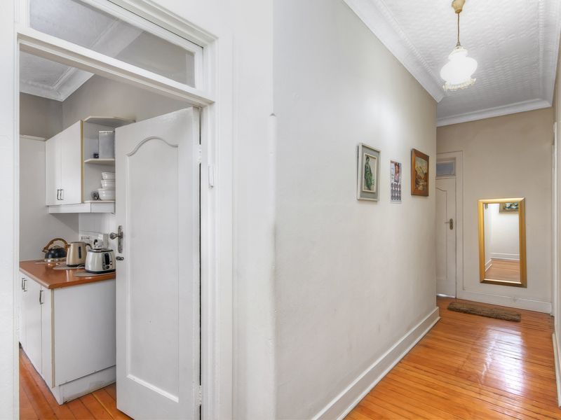 URGENT SELLER RELOCATING.  WELL APPOINTED FAMILY HOME WITH FULLY CONTAINTED COTTAGE . - Photo 5