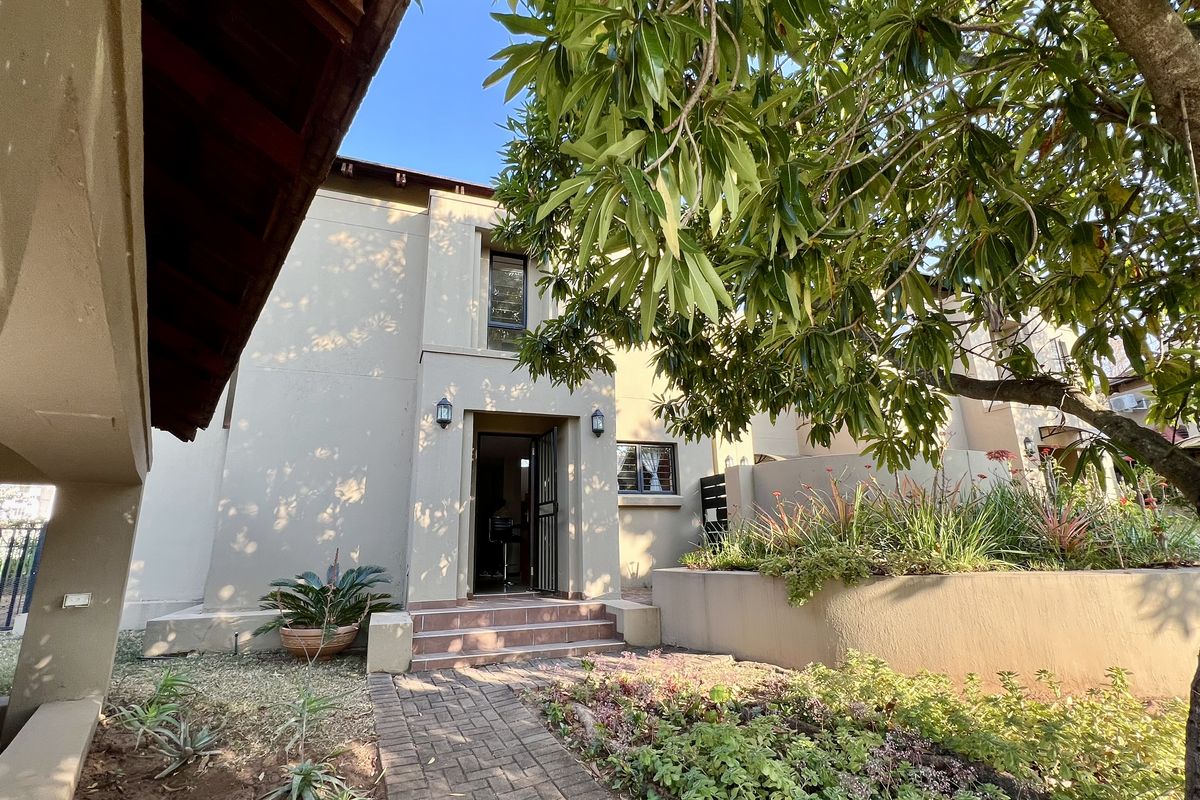 2 BEDROOM HOUSE TO LET IN SECURE COMPLEX - Photo 2
