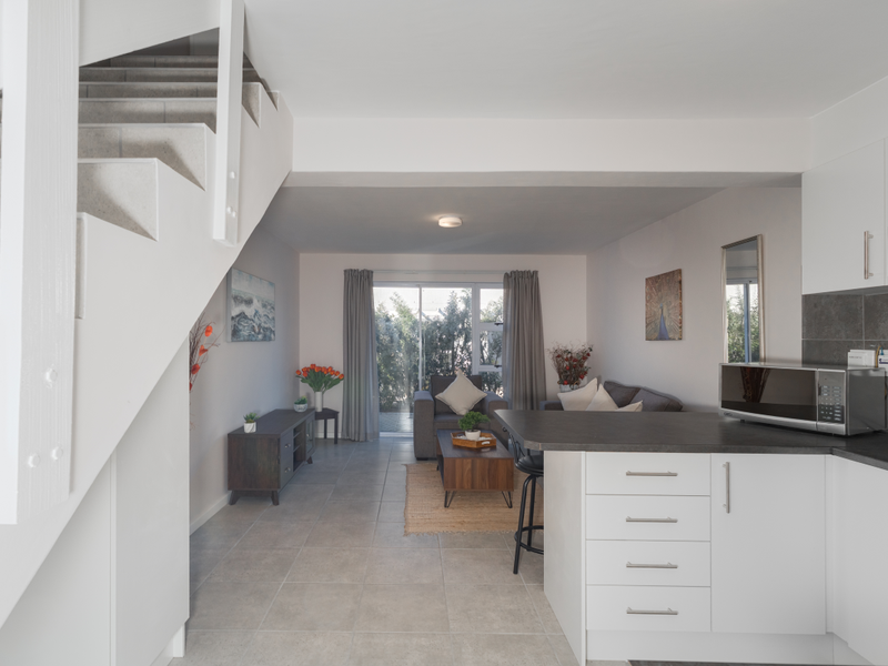 Chardonnay Court: Where Lifestyle Meets Convenience - Photo 2