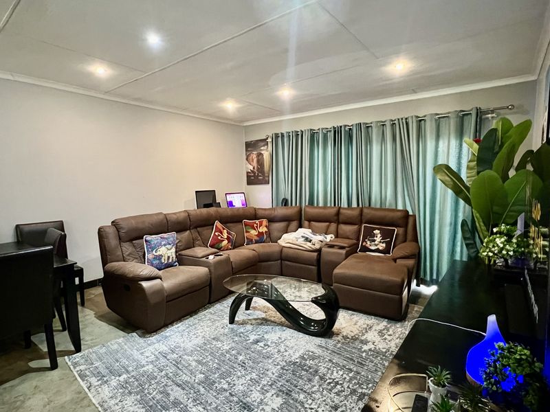 2 BEDROOM APARTMENT FOR SALE IN COMPLEX - Photo 3