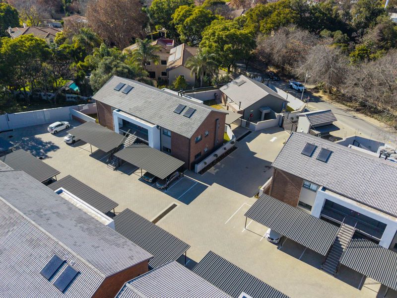 Spacious 3-Bedroom Residence in a Secure Bryanston Estate – Unit 5 at Makarios - Photo 9